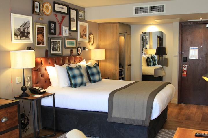 Room 5 of 94
