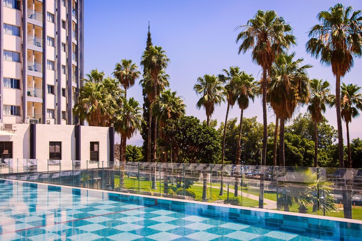 Hotel Pool