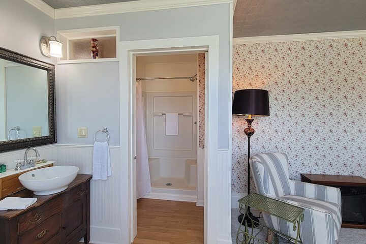 Room 102 of 113