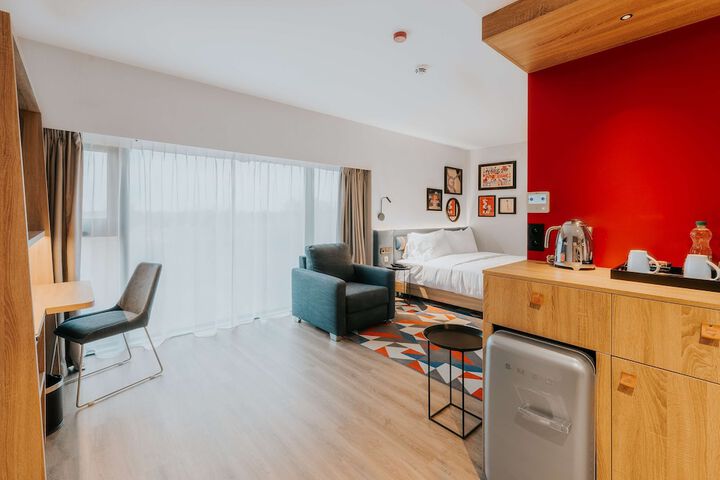 Room 42 of 117