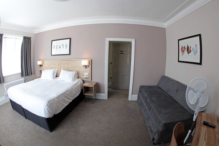 Room 8 of 31