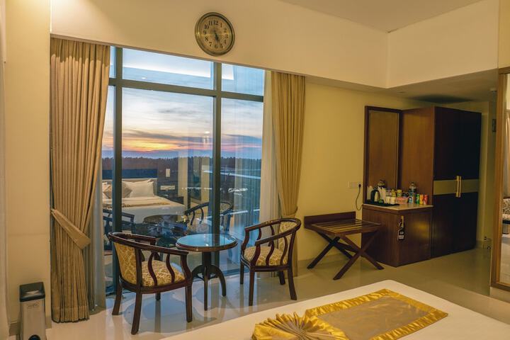 Room 9 of 28