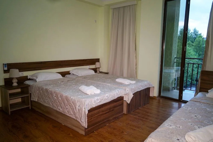 Room 5 of 12