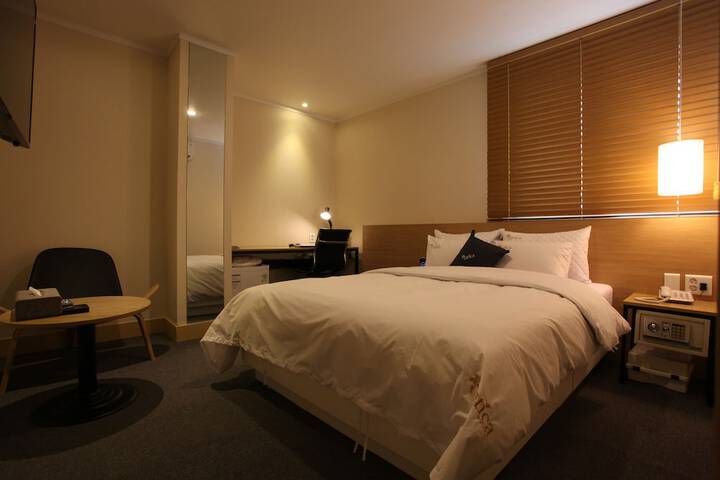 Room 19 of 53