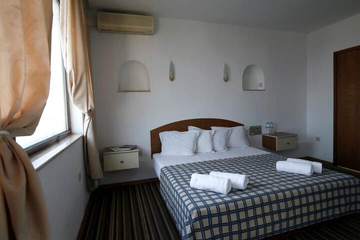 Room 12 of 35