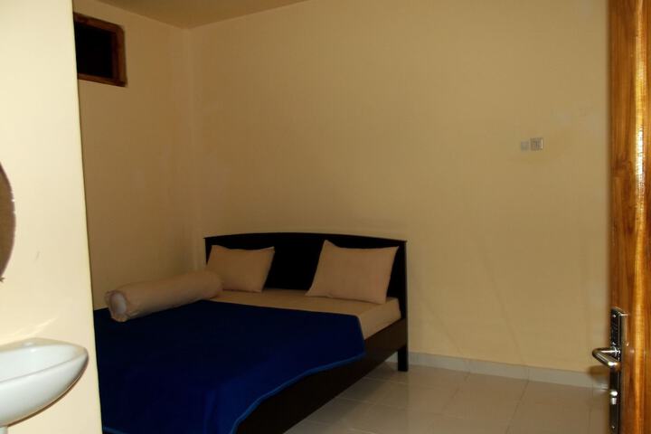 Room 6 of 13