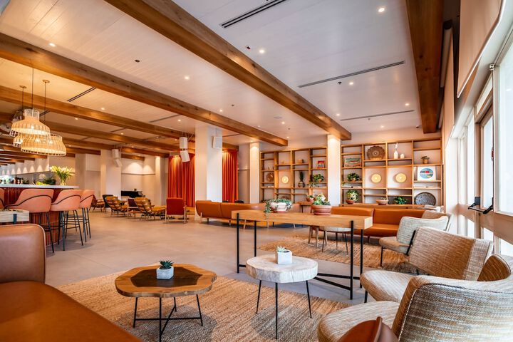 Entrance & Lobby