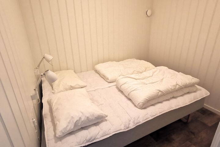 Room 9 of 108