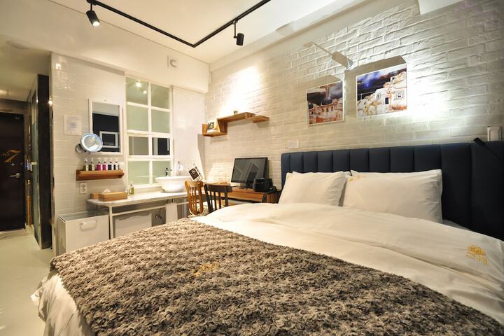 Room 54 of 68