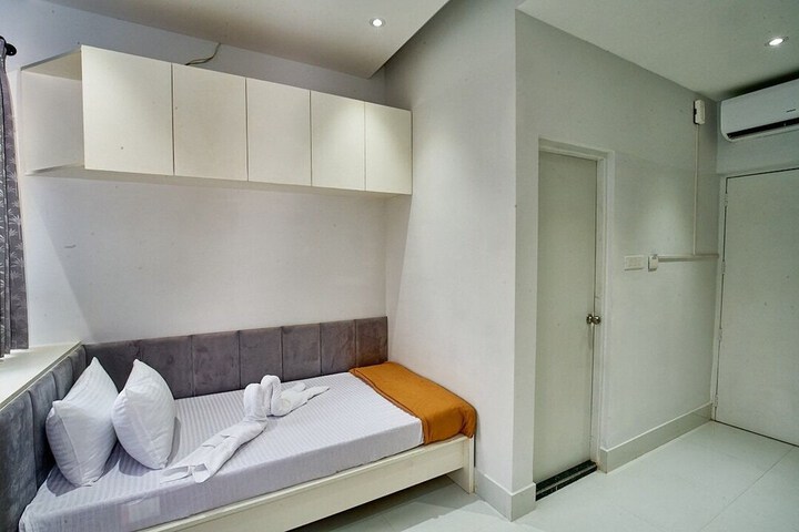 Room 5 of 10