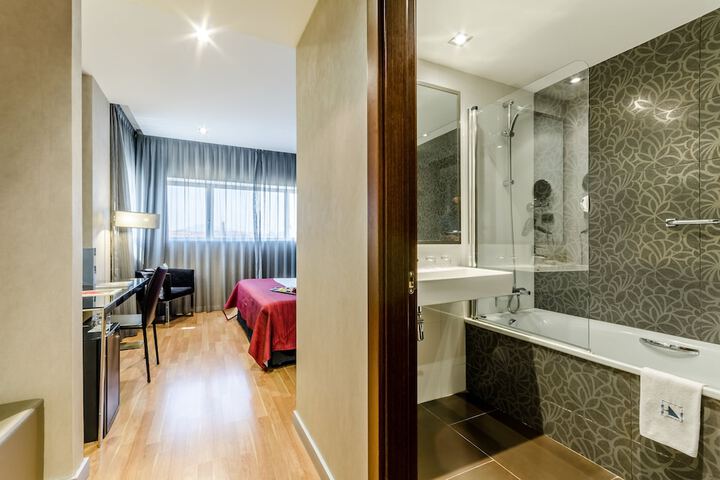Room 9 of 34