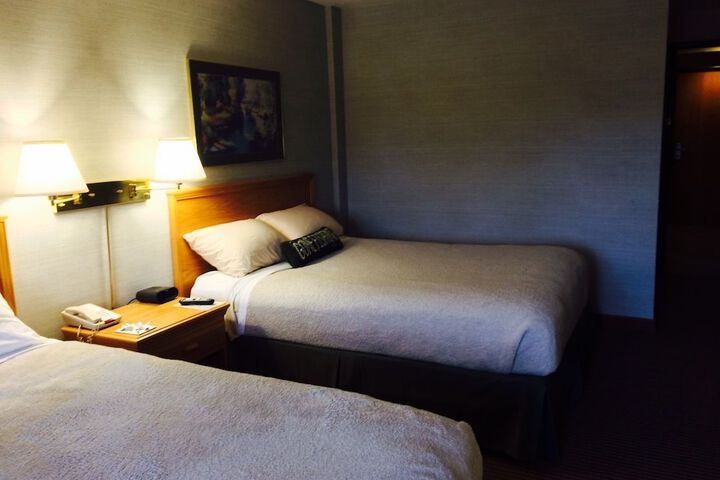 Classic 2 Queen Beds (8 of 15)