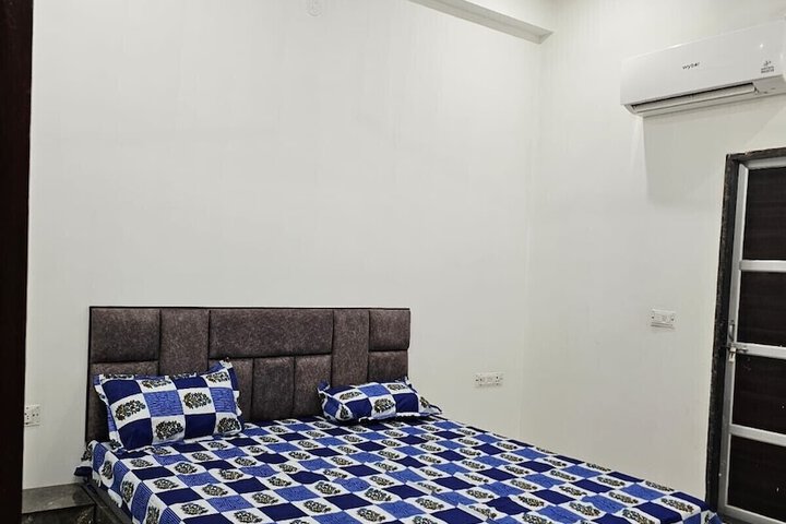 Room 25 of 43