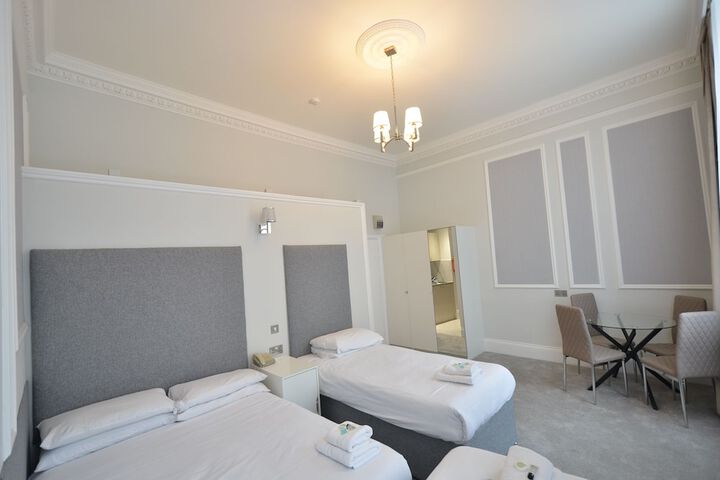 Room 92 of 371