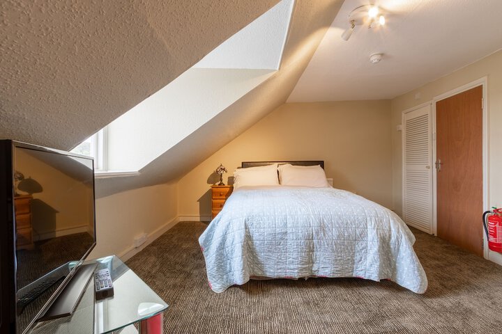 Room 3 of 35