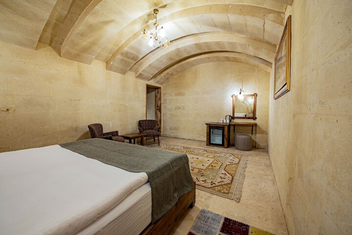 Room 8 of 86