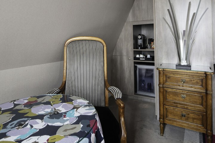 Room 14 of 74