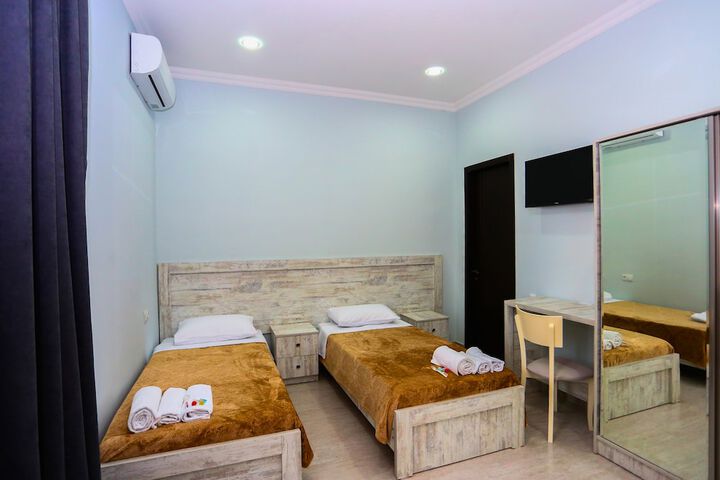 Room 8 of 34