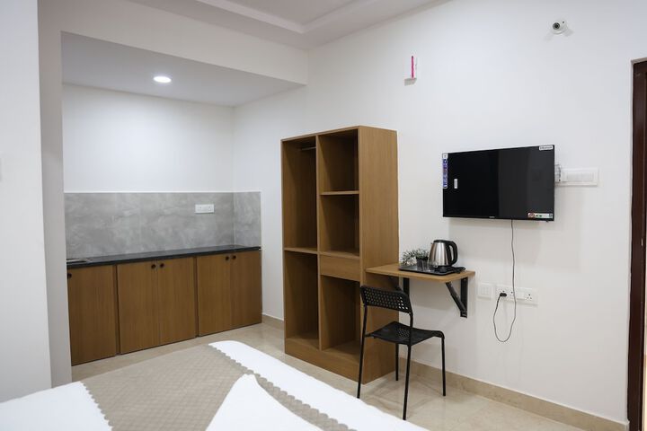 Room 6 of 10