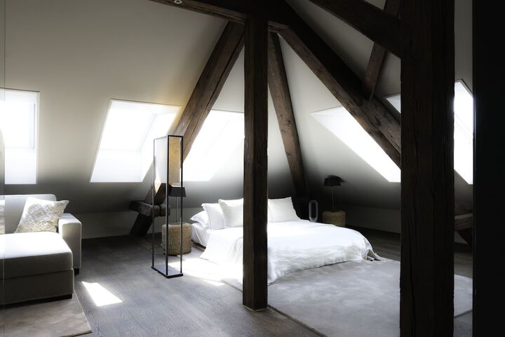 Room 8 of 33