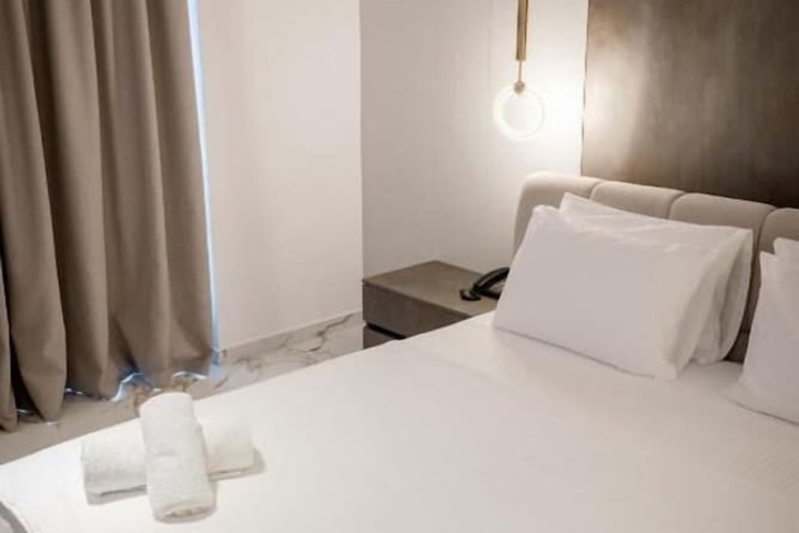 Room 3 of 80