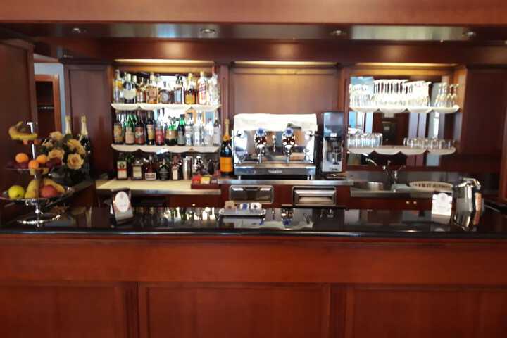 Lounge 19 of 28