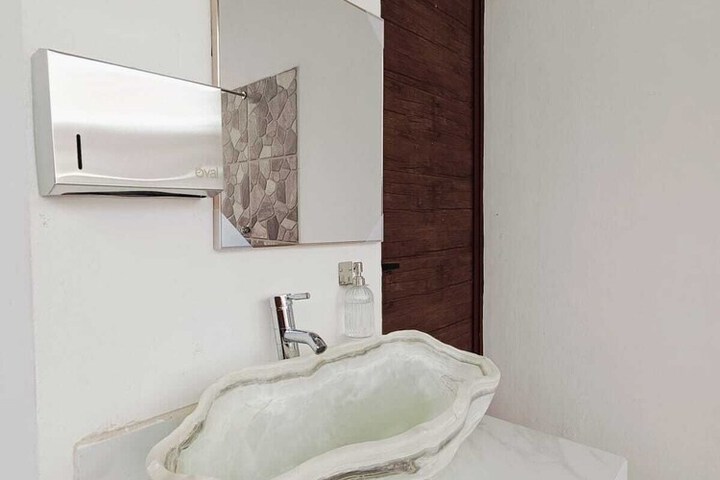 Room 42 of 60