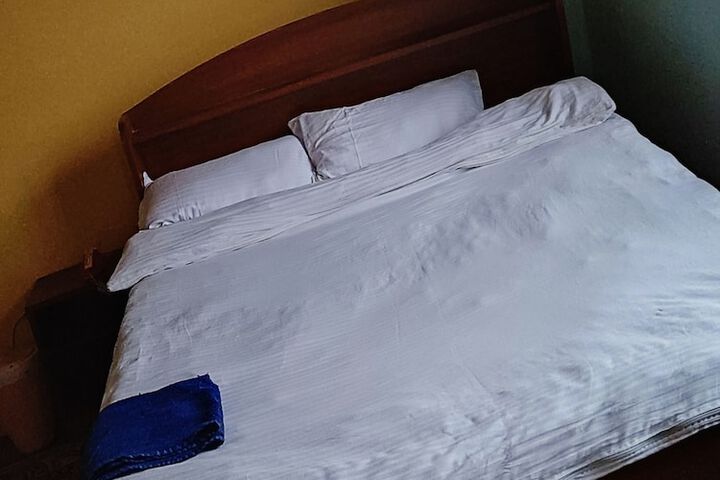 Room 2 of 25
