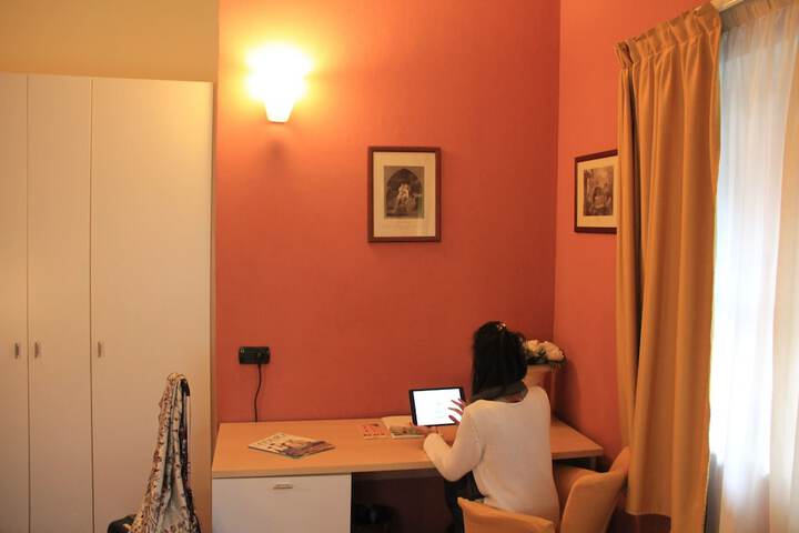 Room 10 of 37
