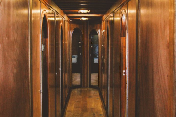 Ballroom/Hall 16 of 22
