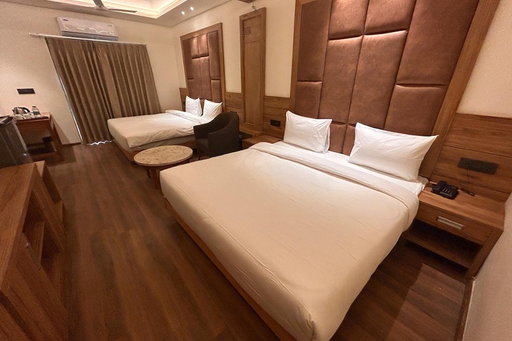 Room 9 of 20