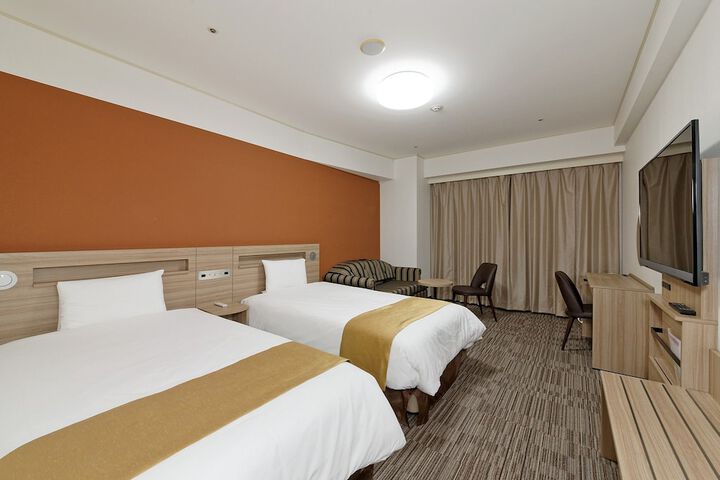 Room 6 of 30