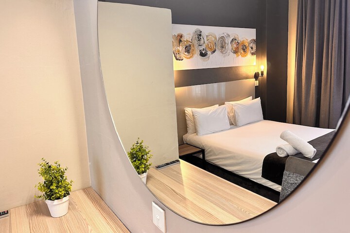 Room 27 of 38