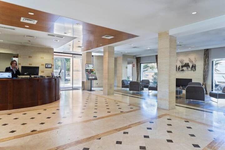 Entrance & Lobby