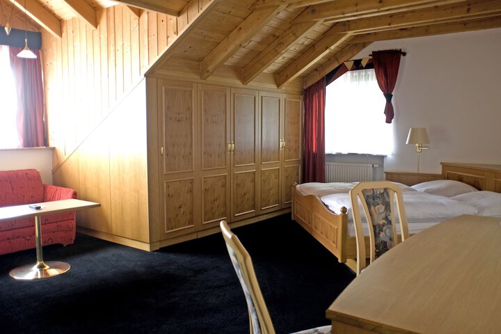 Room 2 of 23