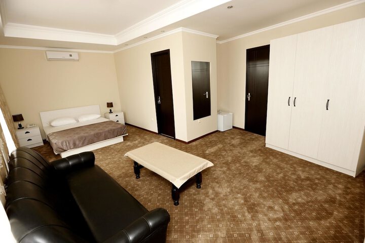 Room 6 of 52