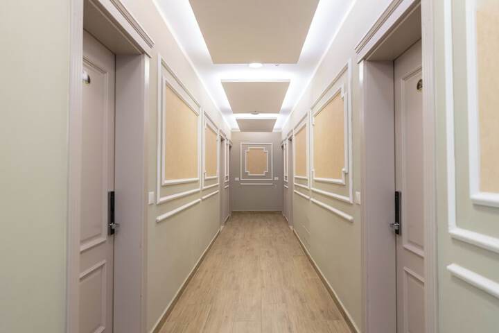 Ballroom/Hall 35 of 47