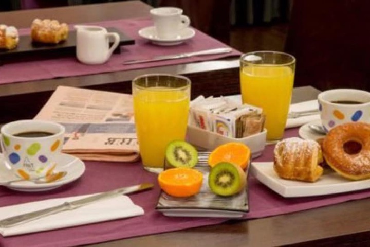 Breakfast/Coffee Service 50 of 92
