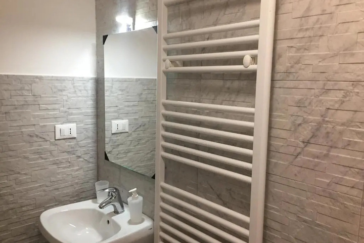 Room 4 of 11