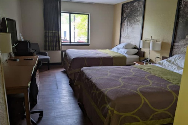 1 Queen Bed (1 of 12)