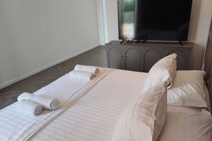 Room 16 of 27
