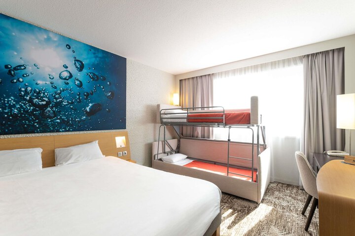 Room 14 of 103