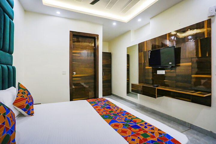 Room 13 of 24