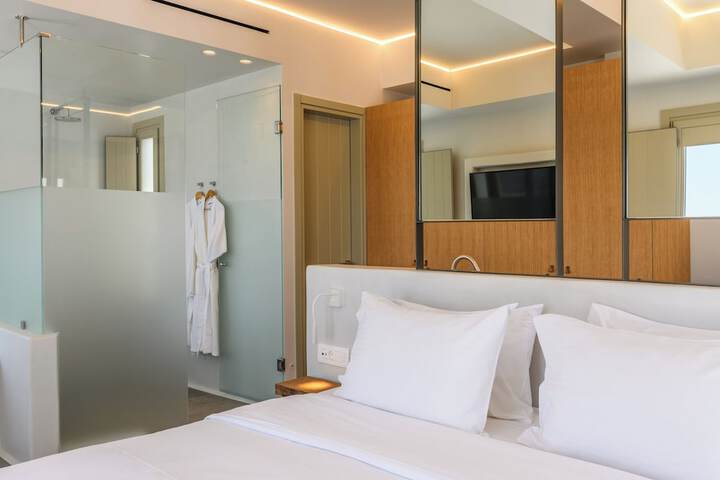 Room 2 of 186