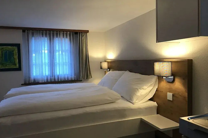 Room 2 of 17