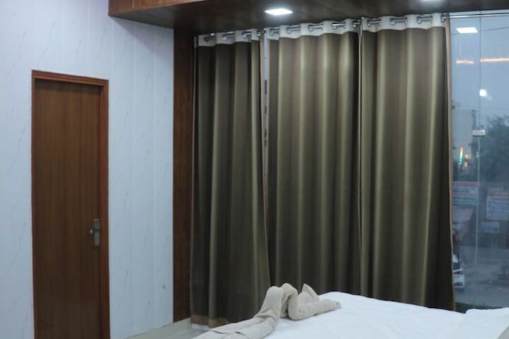 Room 11 of 41