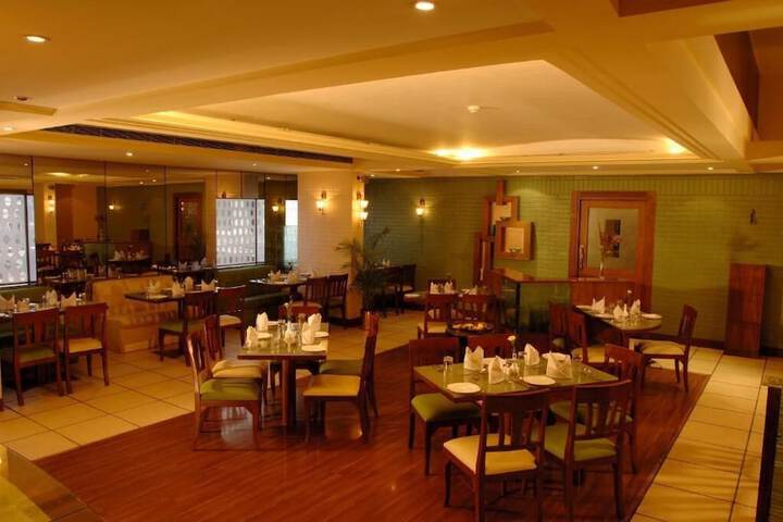 Dining 20 of 21