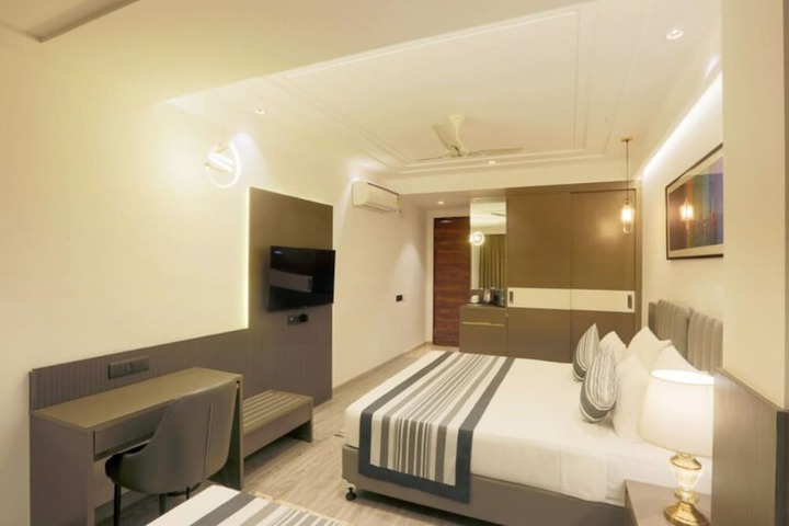 Room 8 of 30