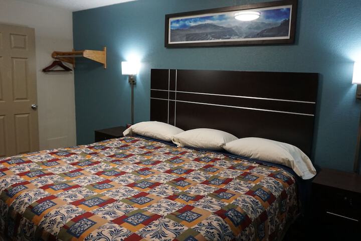 1 King Bed (14 of 14)