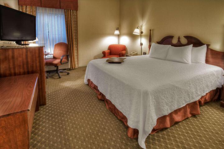 1 King Bed (3 of 8)